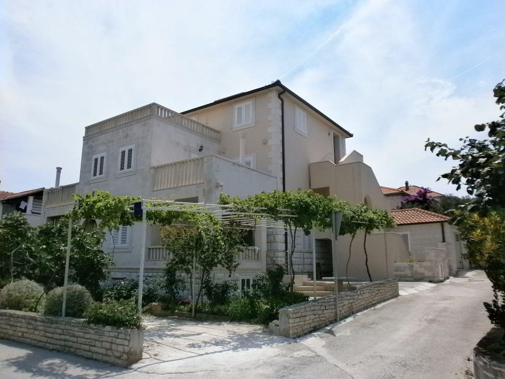 Apartments Ella Supetar Buitenkant foto